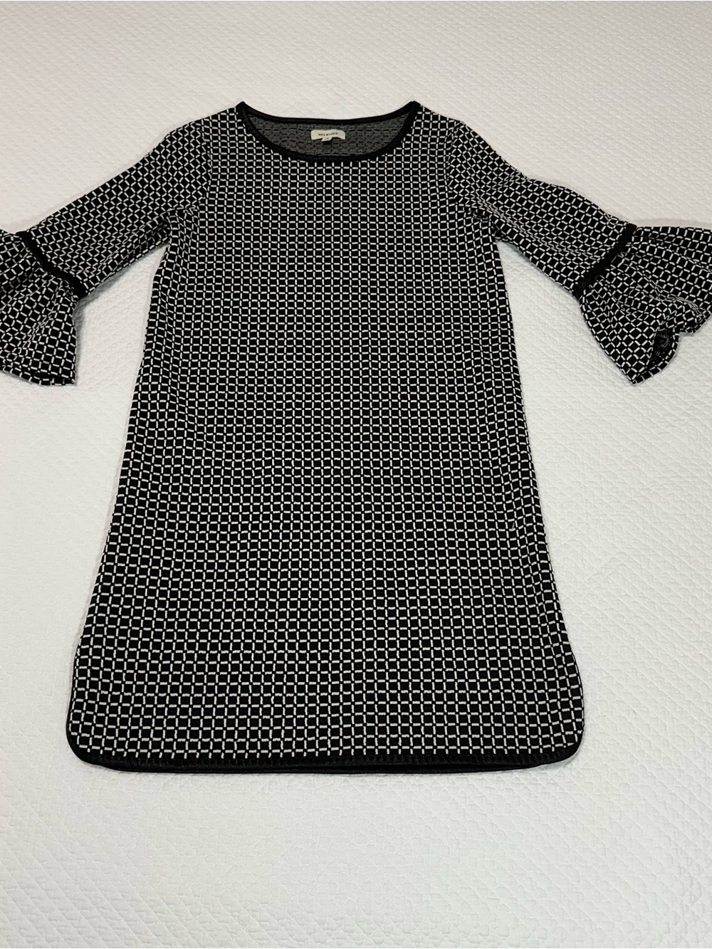 Max Studio Black and White Textured Knit Top